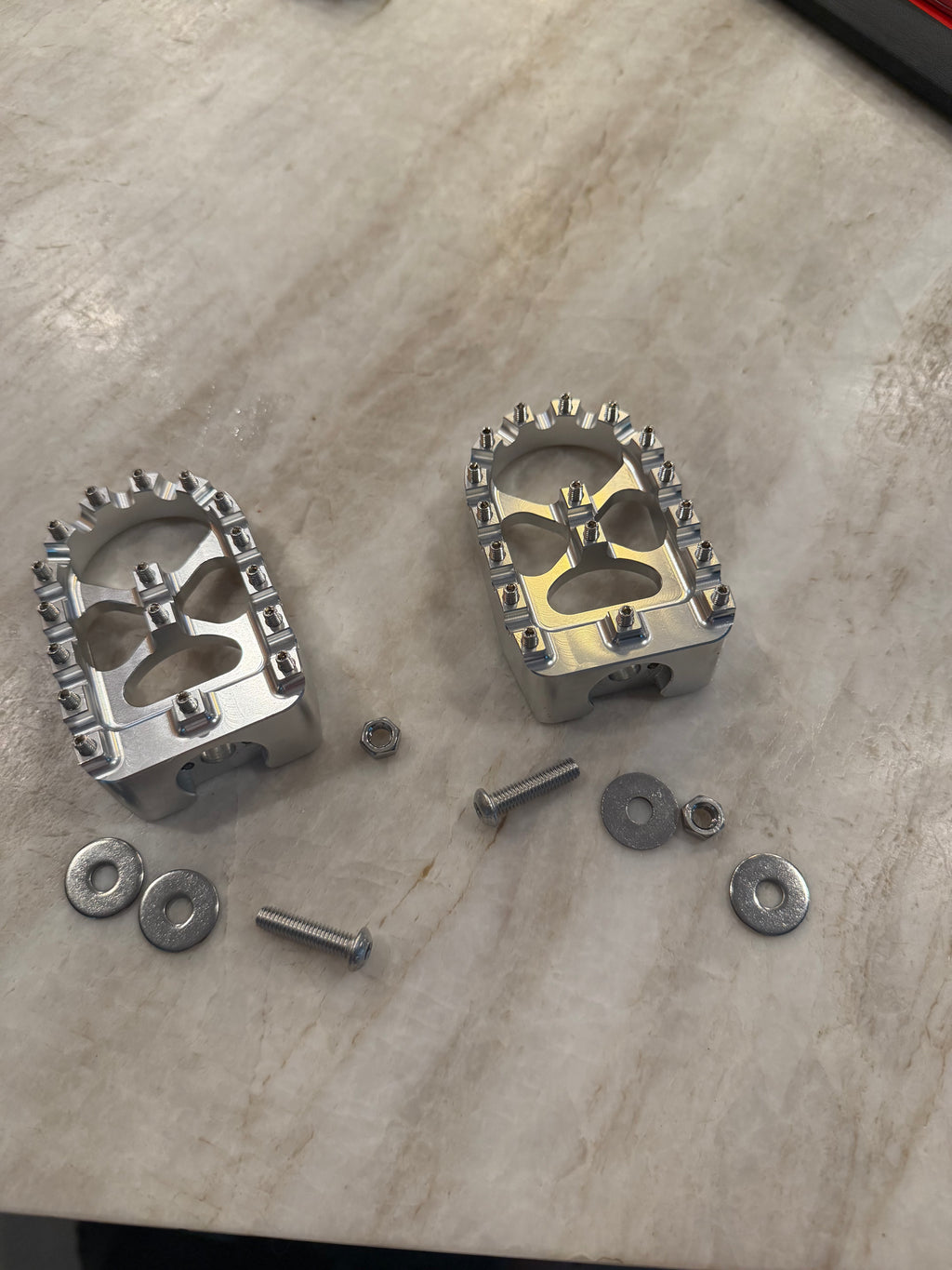 Universal MX passenger pegs