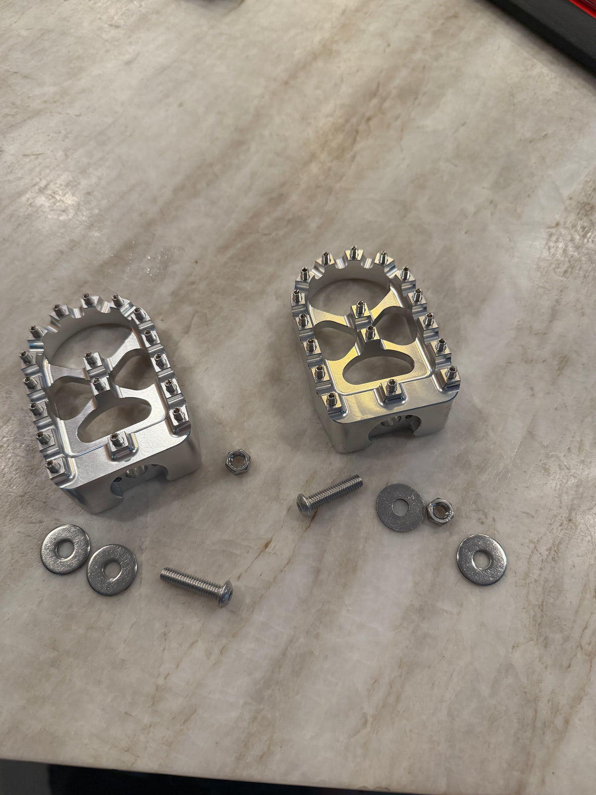Universal MX passenger pegs