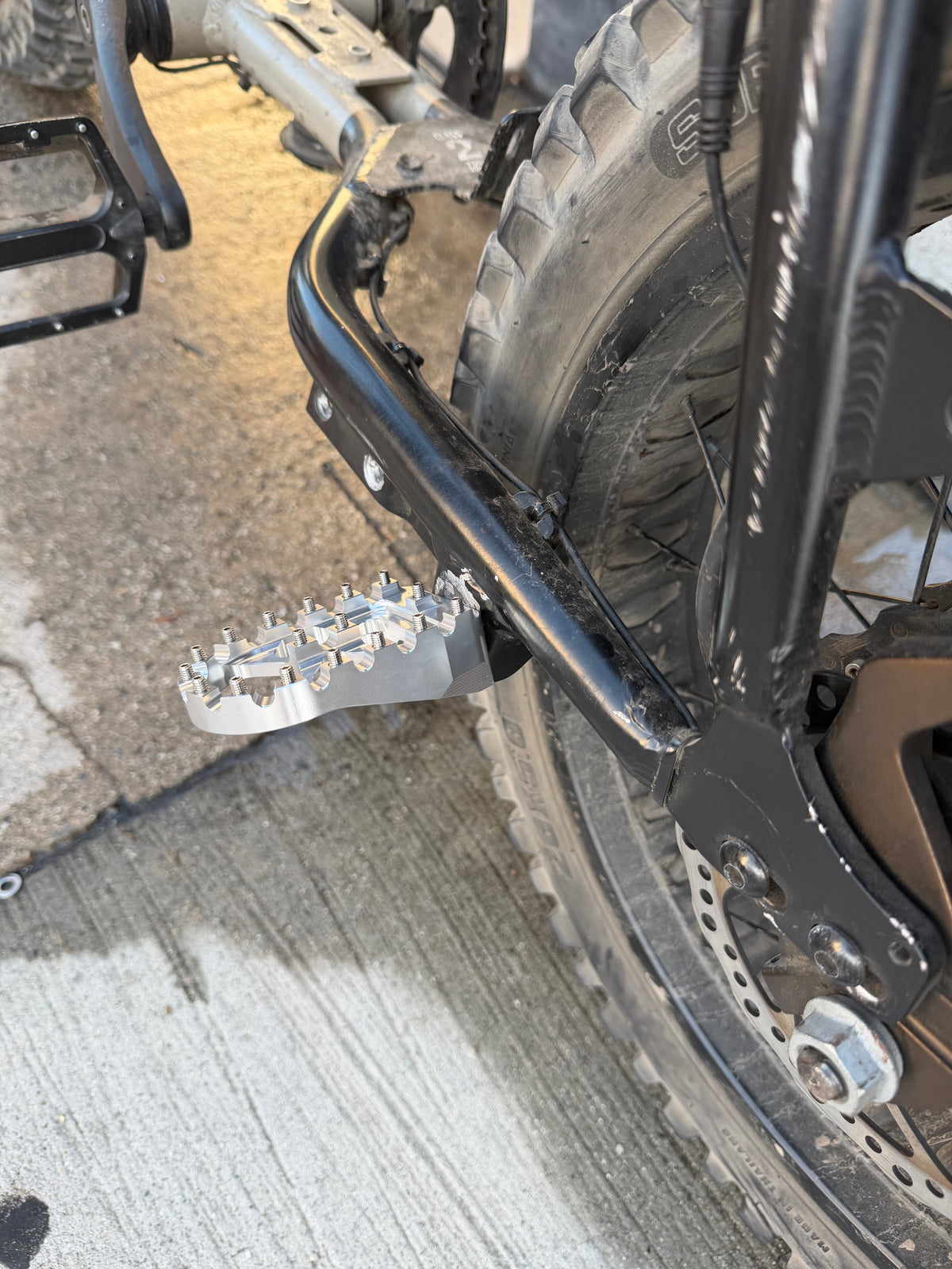 Universal MX passenger pegs