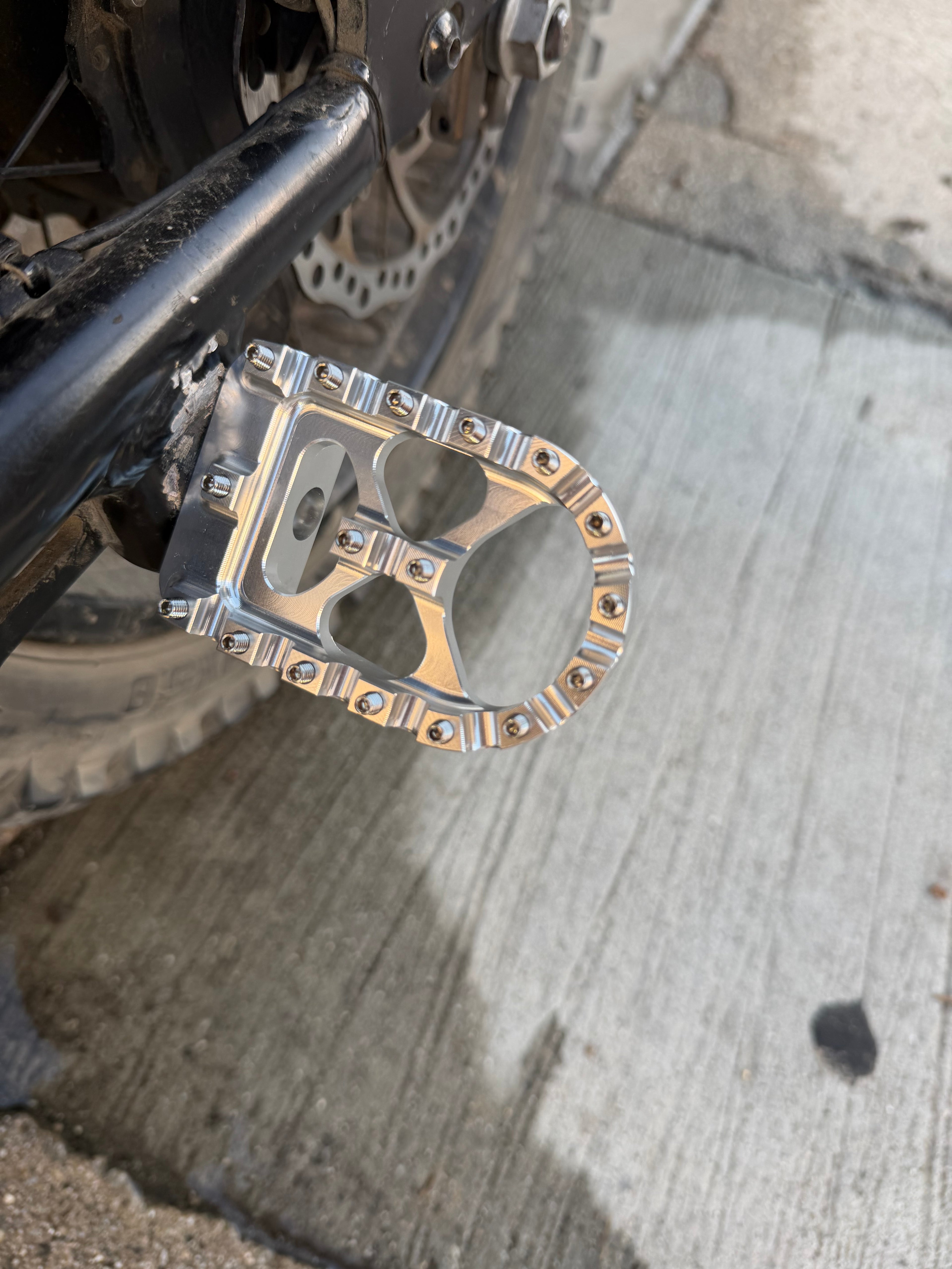 Universal MX passenger pegs
